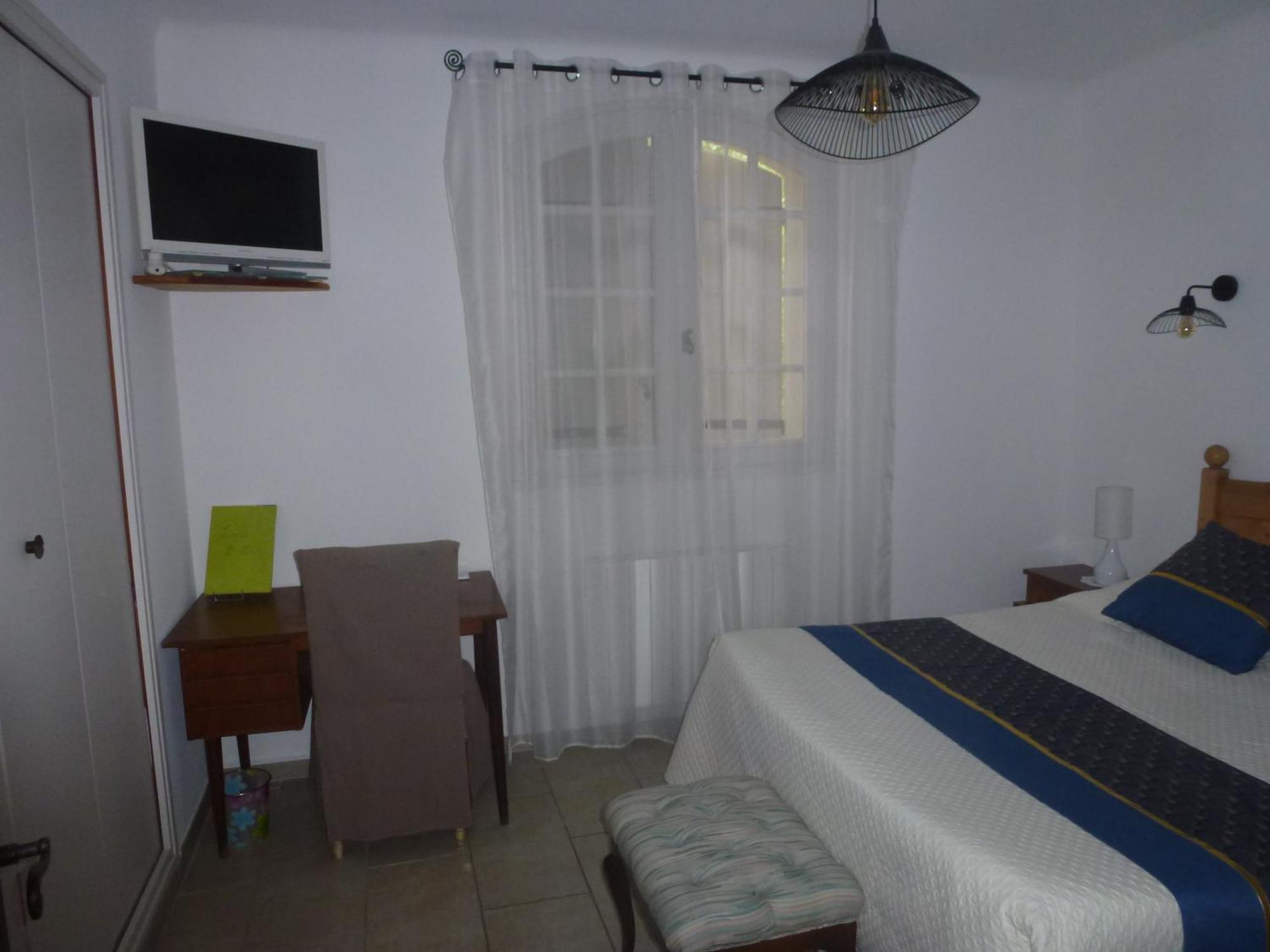 Chambre D'Hotes La Pinede Lambesc Exterior photo
