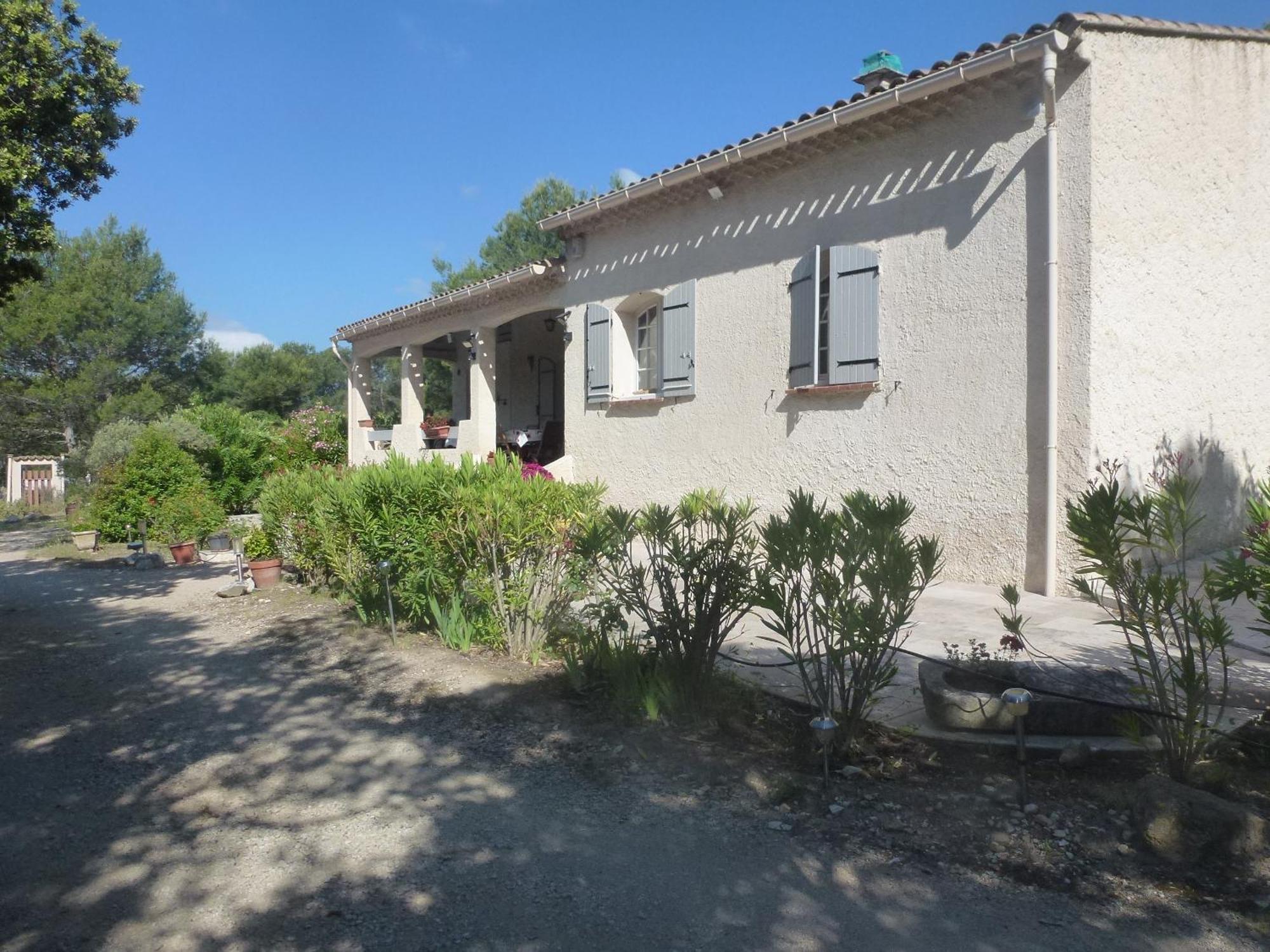 Chambre D'Hotes La Pinede Lambesc Exterior photo